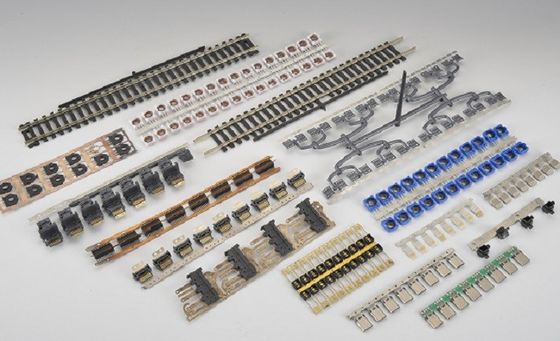 異なるコネクタのための高精度垂直プラスチック高速注射鋳造機