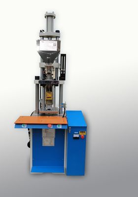 15トンの小型垂直プラスチック注射鋳造機 USB充電ケーブル USB-Aプラグ