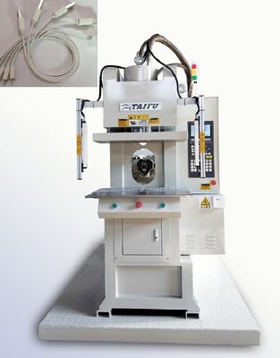 高効率の55トンのデータケーブル C型ホワイトの注射鋳造機