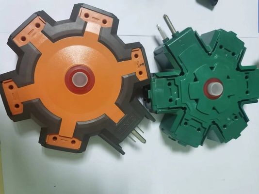 170トンの垂直二色注射鋳造機 出口拡張用