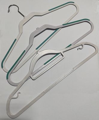 プラスチックハンガーのための200トン回転垂直注射鋳造機